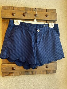 Lilly Pulitzer Navy Scallop Hem High-Waist Shorts